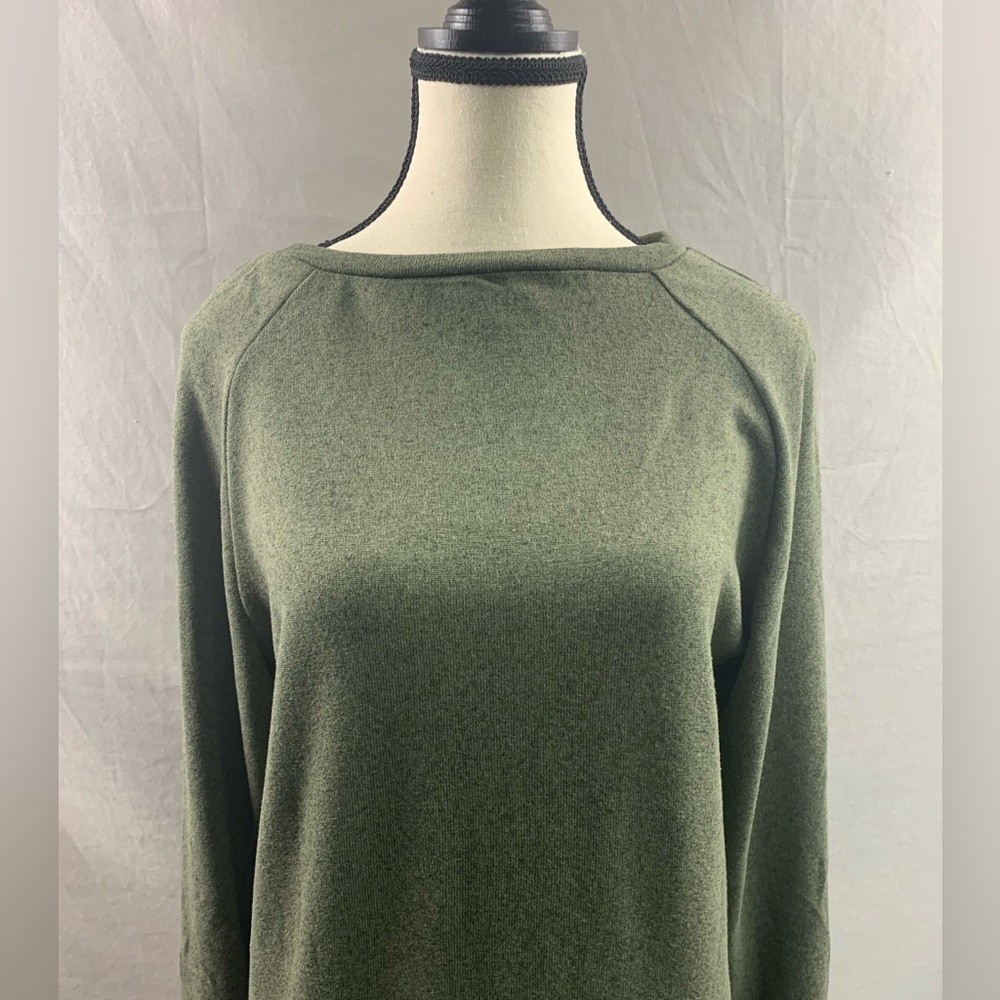 Green Contrast Tee Dress - Picture 8 of 9